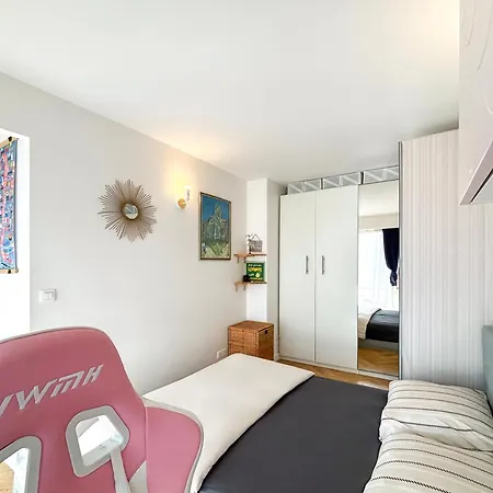 Avec Piscine Metro Convention アパート