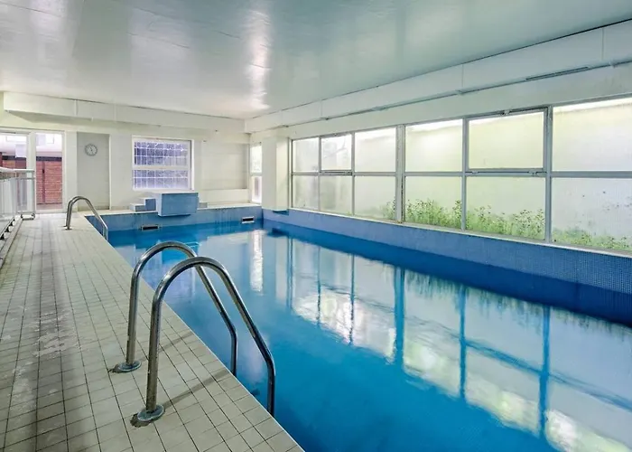 Avec Piscine Metro Convention * Parijs