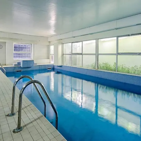 Avec Piscine Metro Convention * Paris